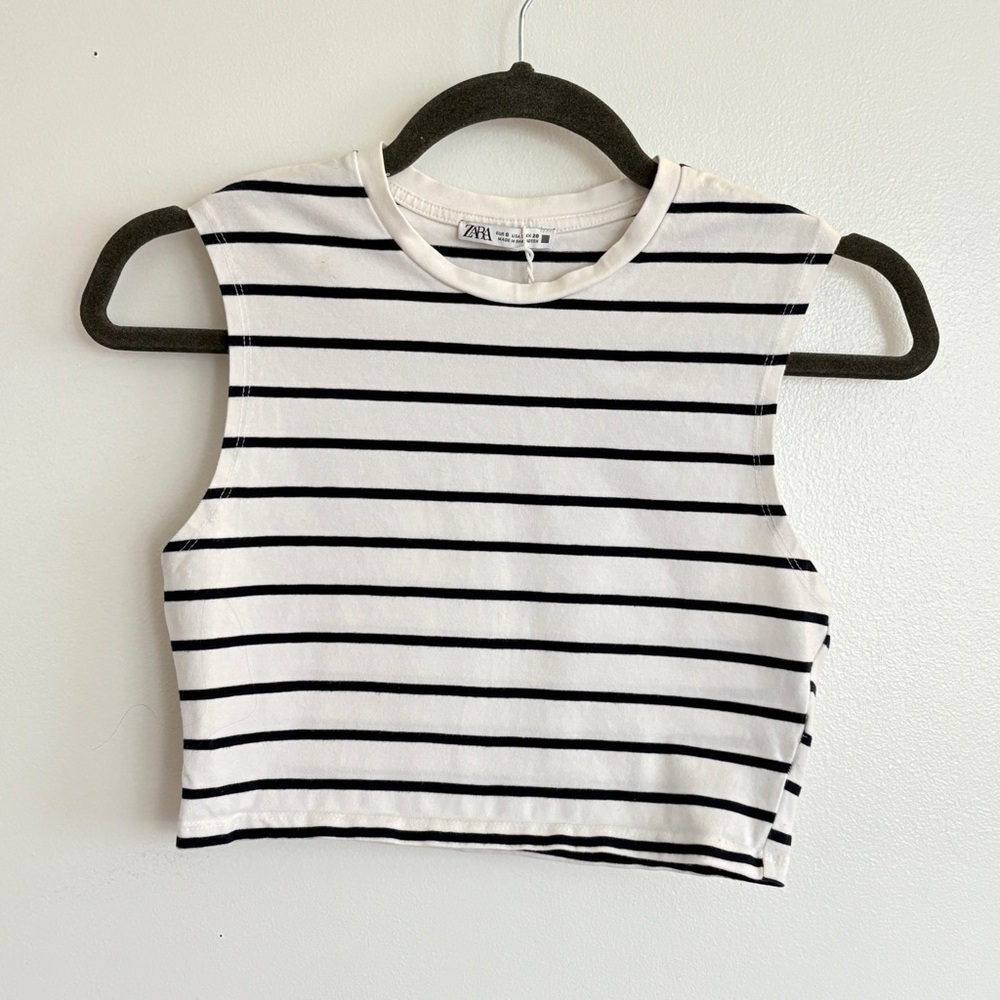 Zara Black and White Fitted Muscle Tee Crop Top